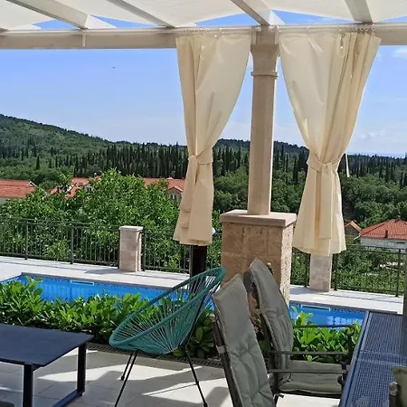Διαμέρισμα Lucija *